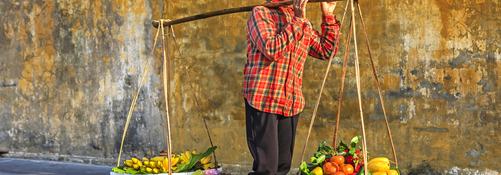 vietnam - hanoi_befolkning_kvinde_gadesaelger_04