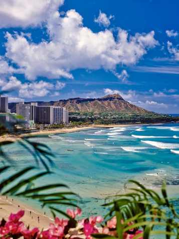 Hotellet ligger få hundrede meter fra den legendariske Waikiki Beach.