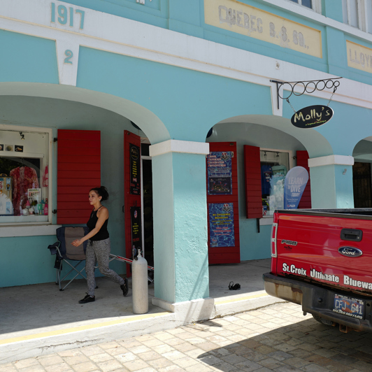de vestindiske øer - galleri - st croix_frederiksted_gade_byliv_07