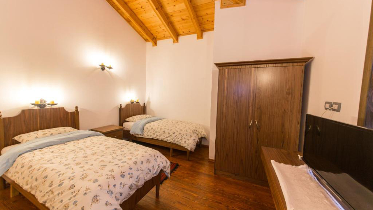 Hotel Onufri Twin Room 02