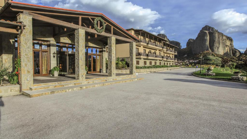 Grand Meteora Hotel Facade 01