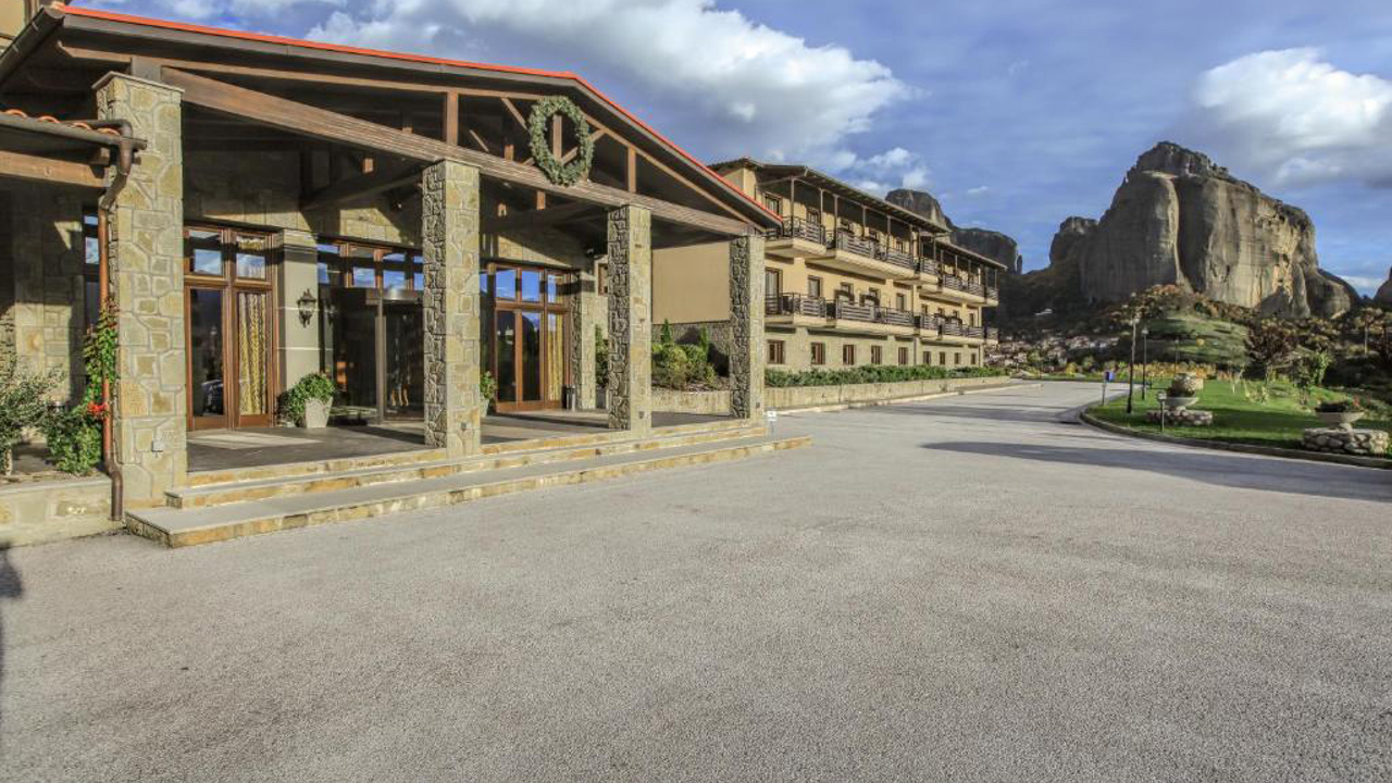 Grand Meteora Hotel Facade 01