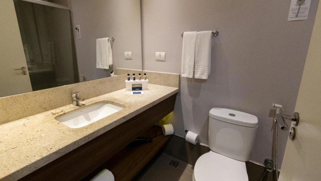 JL Hotel By Bourbon Badeværelse