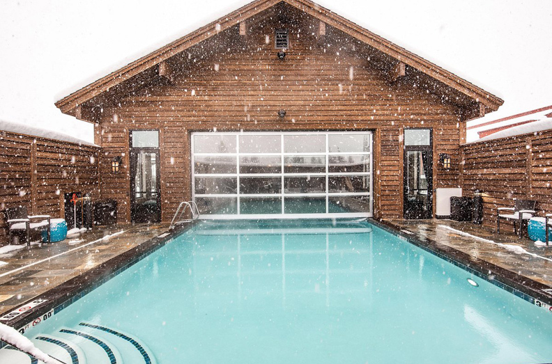 Elk Country Inn USA MT Pool Snowing