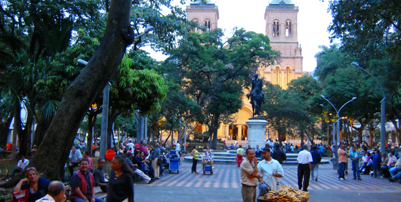 colombia - colombia_medellin_befolkning_kirke_01