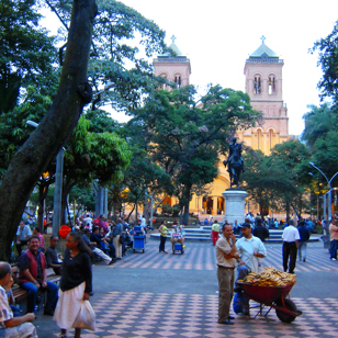 colombia - colombia_medellin_befolkning_kirke_01