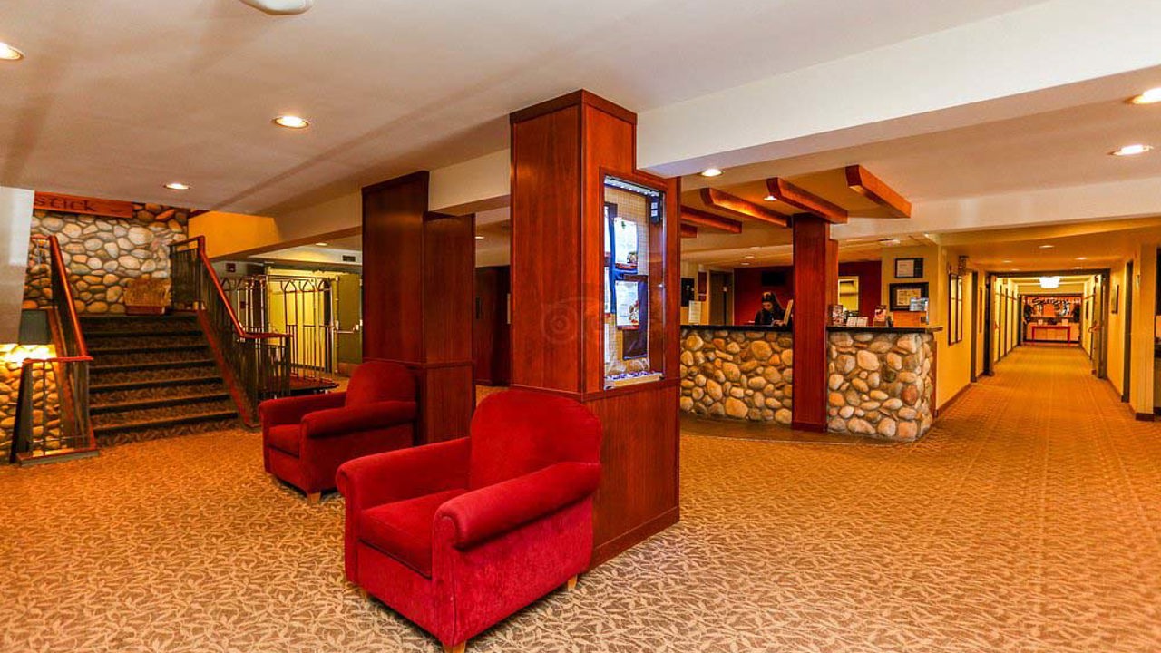 Lobstick Lodge 09