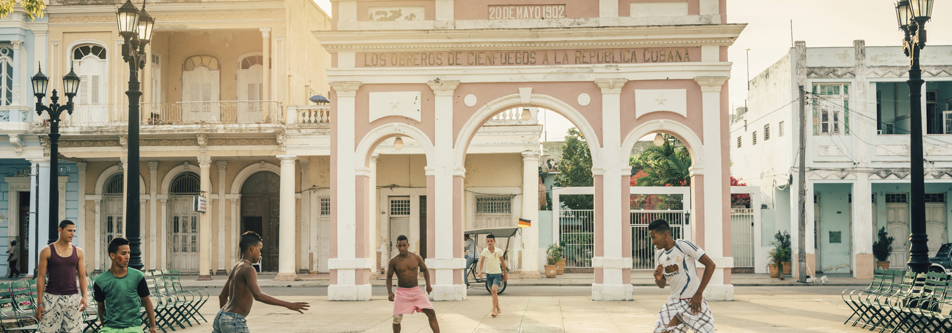 cuba - cienfuegos_befolkning_fodbold_01