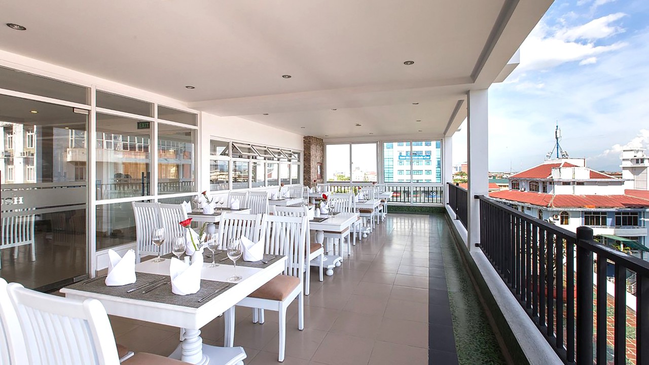 Alba Hotel Restaurant 01