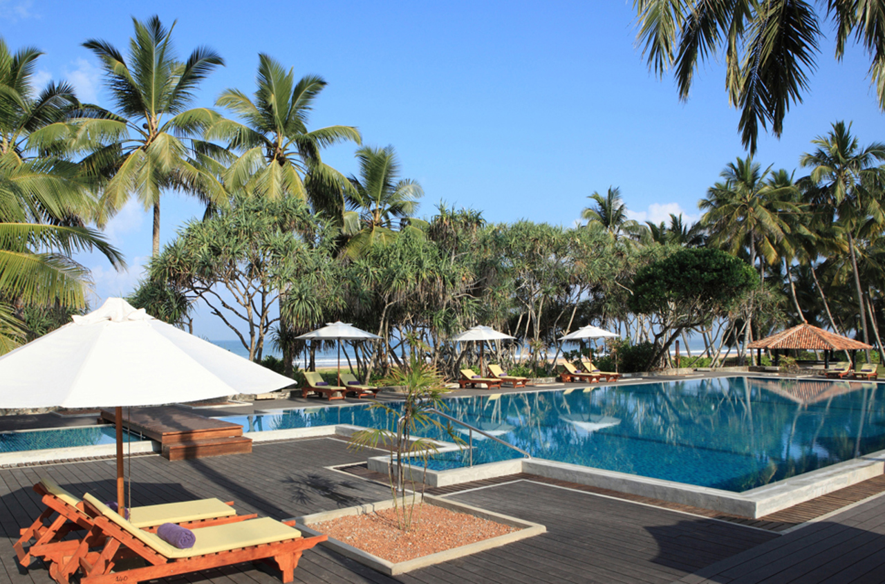 sri lanka - avani bentota resort spa_pool_03