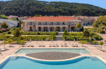 The Lake Hotel Pool 01