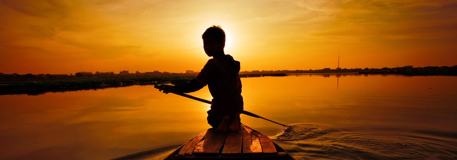 cambodia_befolkning_dreng_baad_01