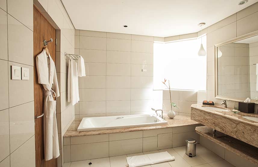 mauritius - sydvestkysten - the sands resort_vaerelse_badevaerelse_01