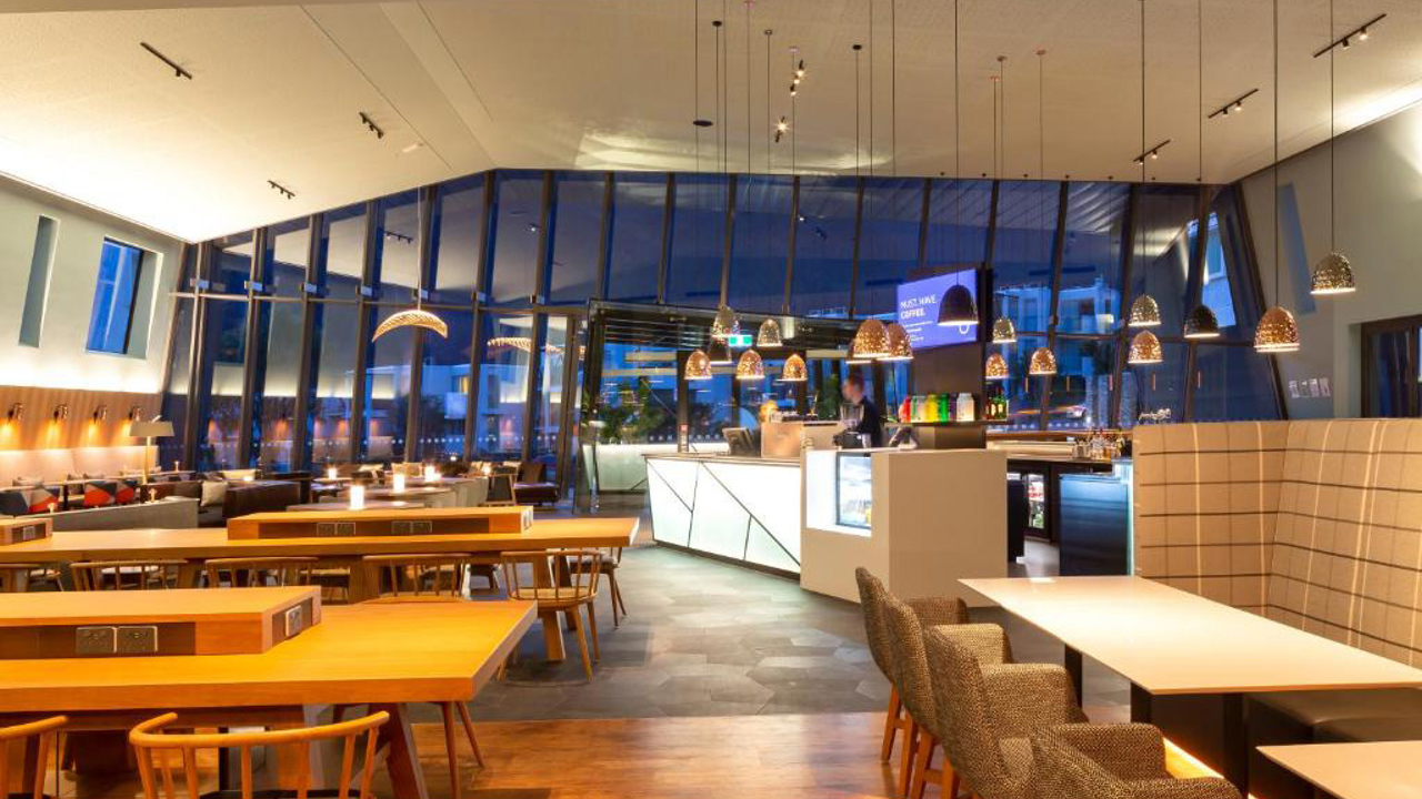 Holiday Inn Express Queenstown New Zealand Resturant And Bar 02