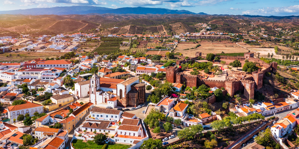 Algarve Silves 01 Shutterstock 2456674113