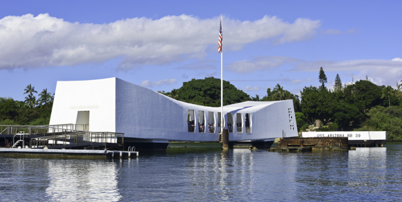 Vi slutter rejsen af med at besøge mindemærket i Pearl Harbor...