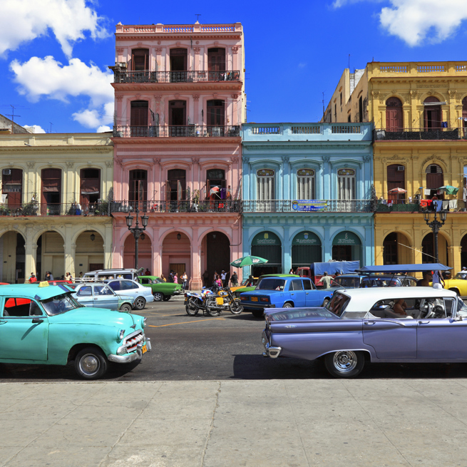 cuba - havana_biler_plaza vieja2