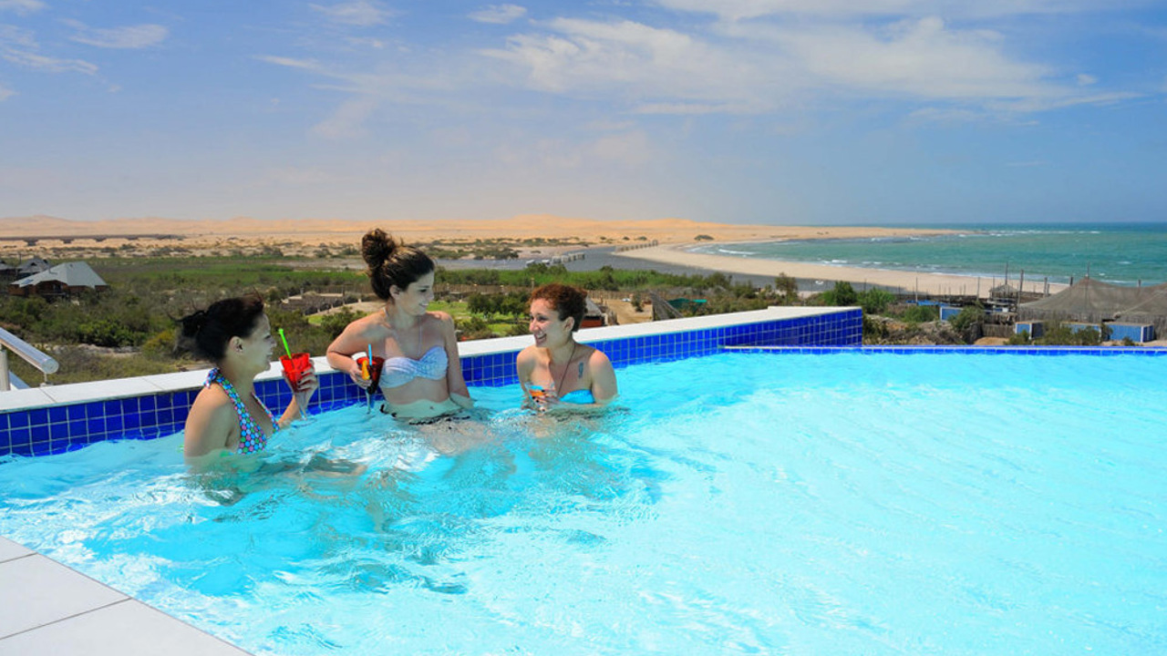 swakopmund beach hotel_pool_02