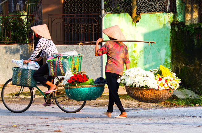 Vietnam - hanoi_befolkning_kvinde_kurv_01