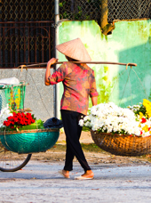 Vietnam - hanoi_befolkning_kvinde_kurv_01