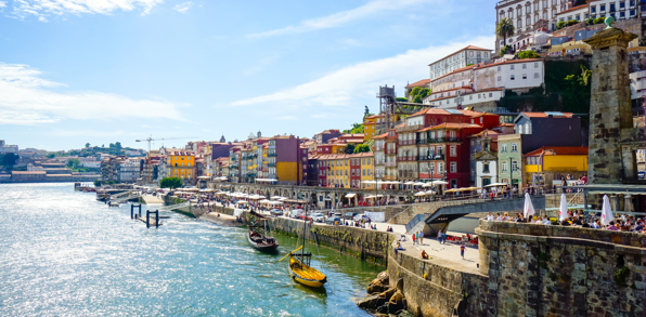 Rundrejsen starter i smukke Porto, som vi bl.a. oplever på en byvandring