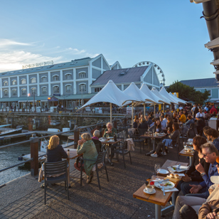 ...hvor I bl.a. kan hygge jer og spise godt og billigt på havnen.
