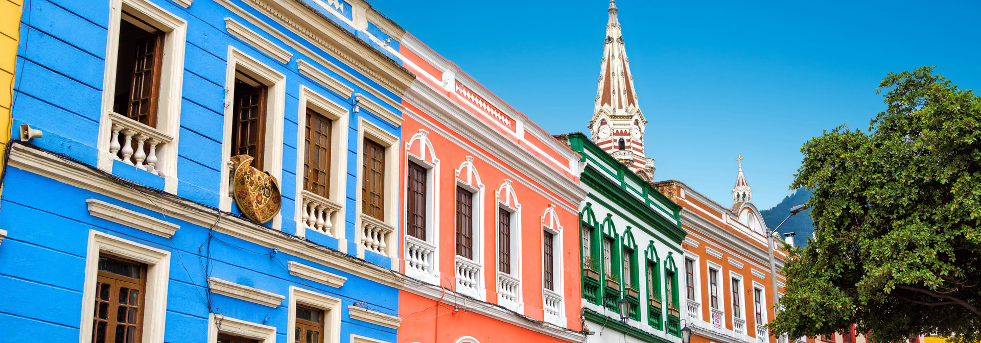 colombia - bogota_la candelaria_farverig gade_01