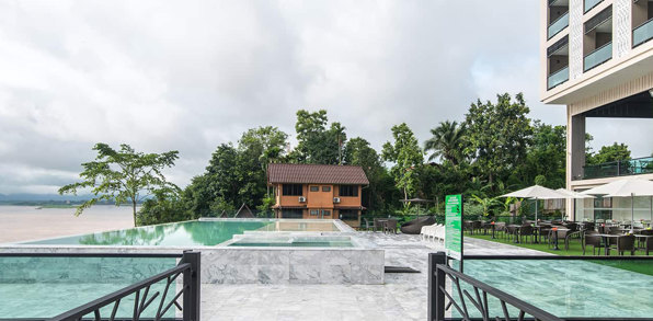 Chiang Khong Teak Garden Riverfront Hotel Pool 01
