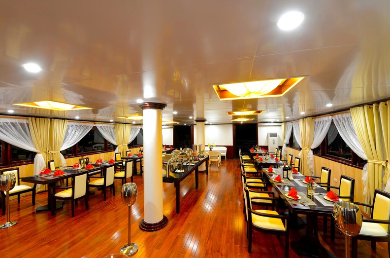 Swan Cruises Restaurant 02