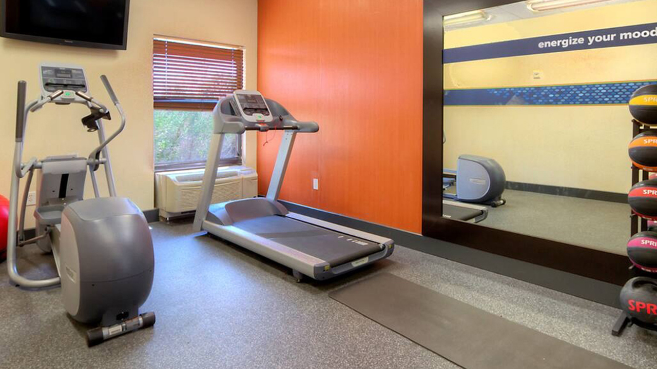 usa - hampton inn kayenta_fitnesscenter_01