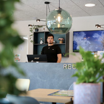 Hotel Aurora Reception2