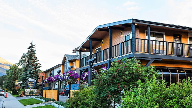 Mount Robson Inn Ext 07