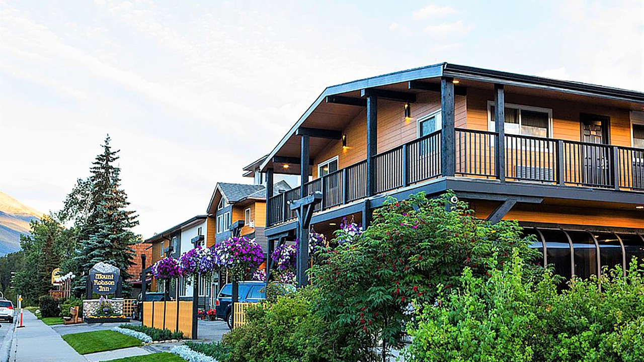 Mount Robson Inn Ext 07