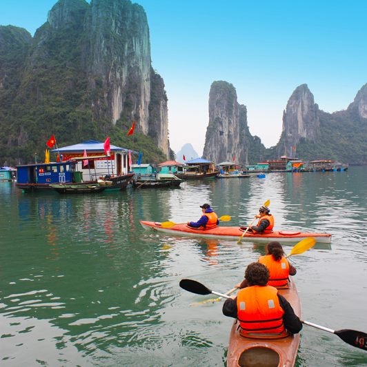 Vietnam - halong bugten_husbaad_kajak_01