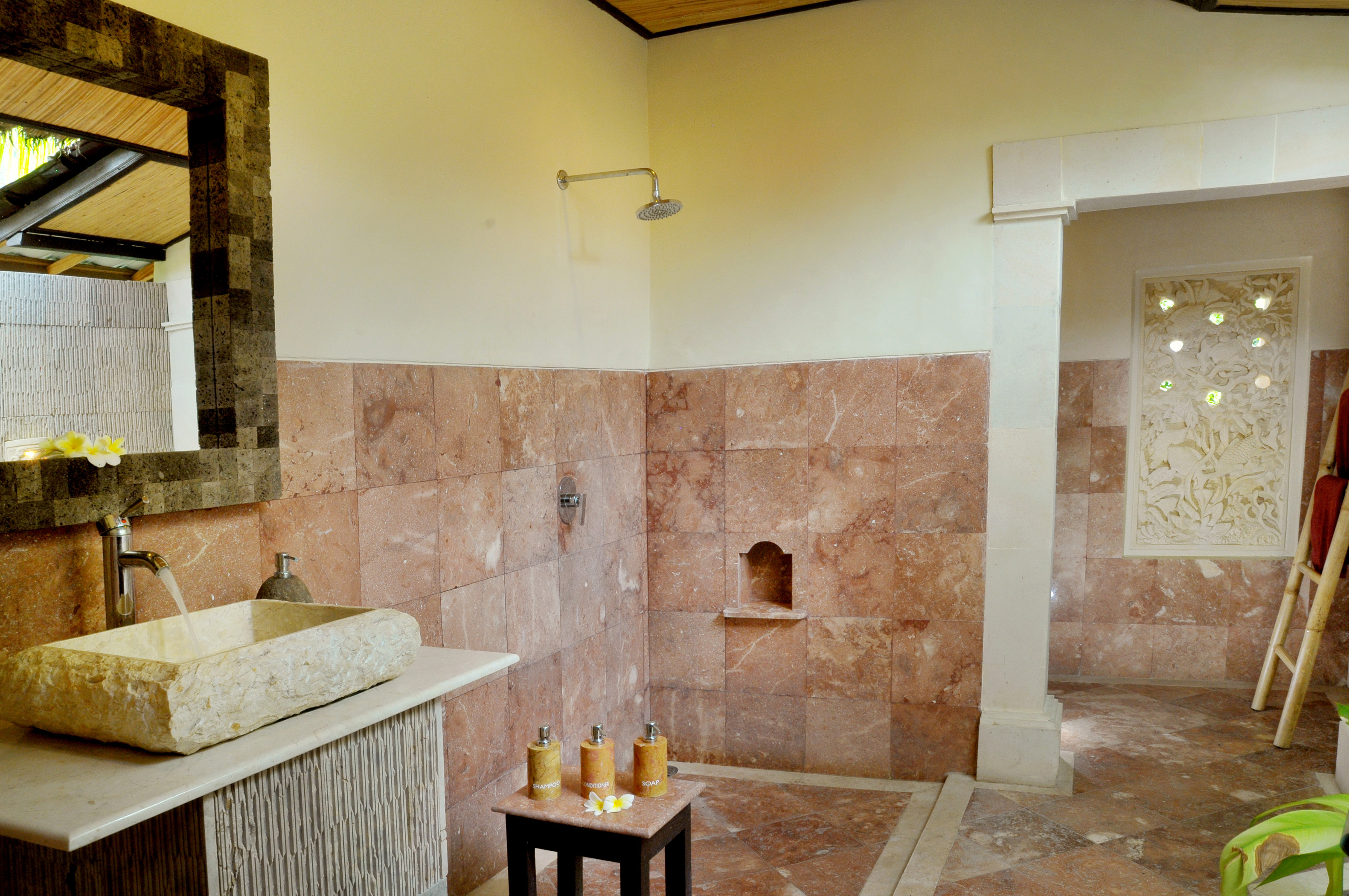 bali - amed - coral view villas_deluxe bathroom shower