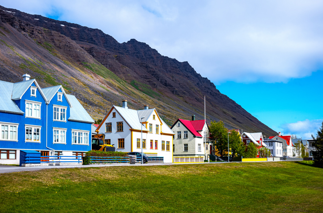 Isafjordur_by_02