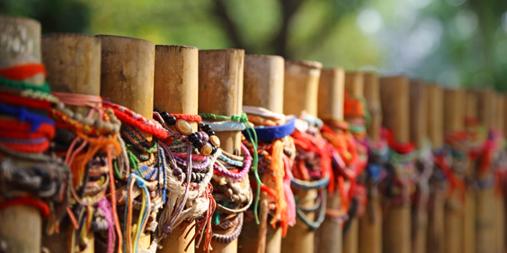 cambodia - phnom pehn_killing fields armbaand_01