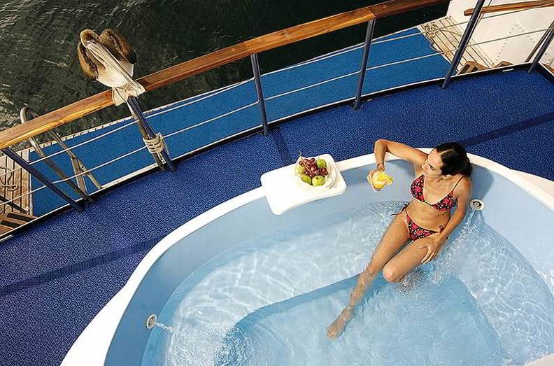 galapagos coral_jacuzzi_01