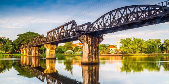 Broen over floden Kwai er en oplevelse med stærke minder om krigens rædsler midt i flot natur.
