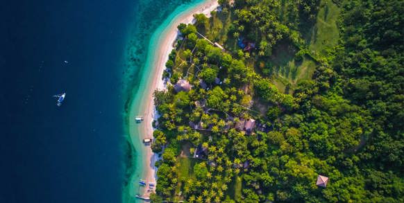 Første stop på krydstogtet er Lombok, hvor vi blandt andet besøger koraløen Gili Asahan.