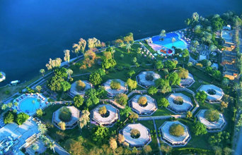 I Luxor skal I skal bo lige ud til Nilen...