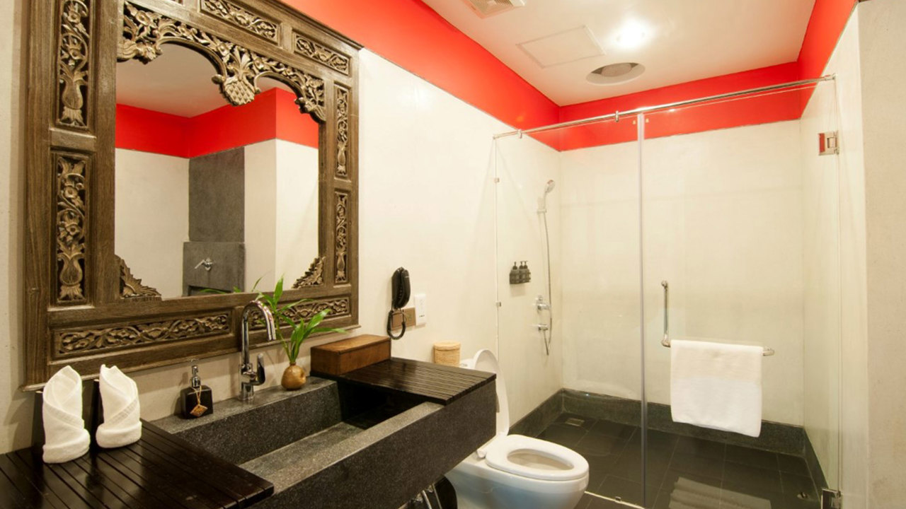 La Rose Suites Bathroom