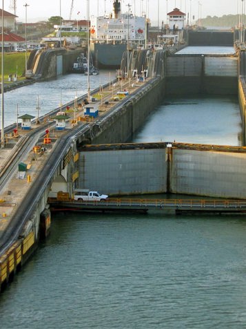 Herefter gælder det den legendariske tur gennem Panamakanalens sluser
