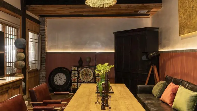 Governor's Mansion Courtyard Restaurant