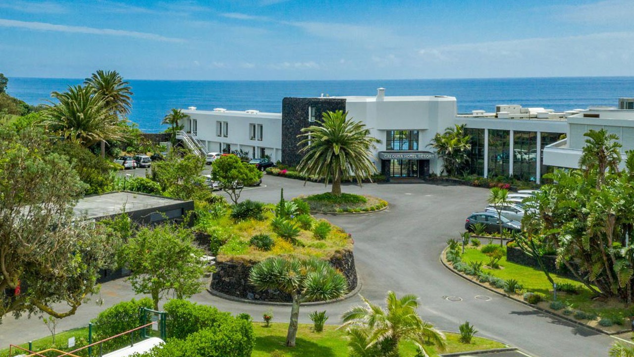 Caloura Hotel_front picture af the hotel_01