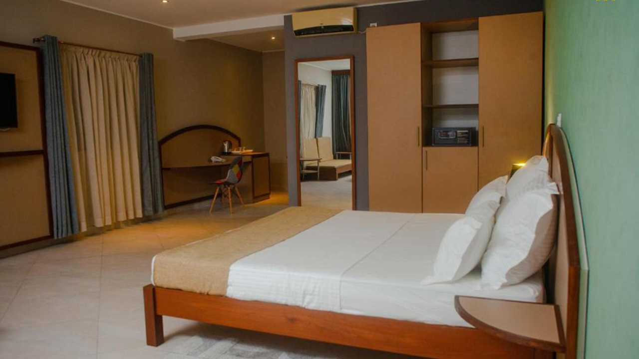 Madagaskar Kozobe Hotel Comfort Room 02