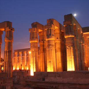 I besøger også Luxor-templet ...