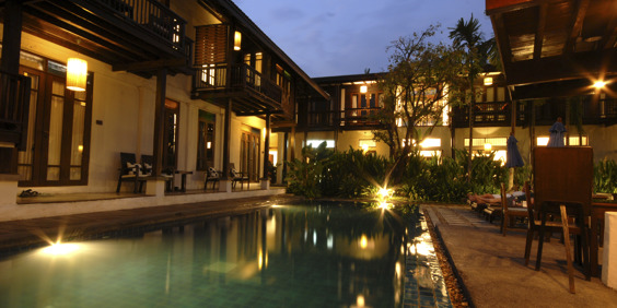 thailand - baanthai village_pool aften