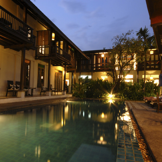 thailand - baanthai village_pool aften