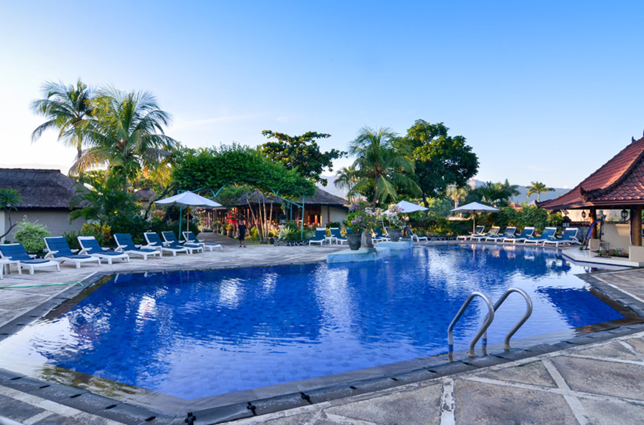 bali - lovina - aneka lovina_pool_01